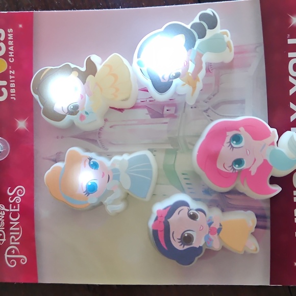 NWT DISNEY PRINCESS CROCS JIBBITZ CHARMS LED 5 PACK - Picture 2 of 3